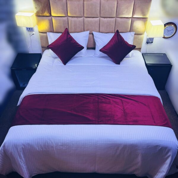 Hotel-grade Velvet Bed Runners