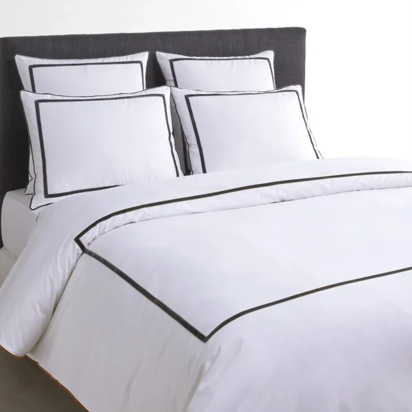Duvet Cover with Embroider Line Border for Hotel Rooms